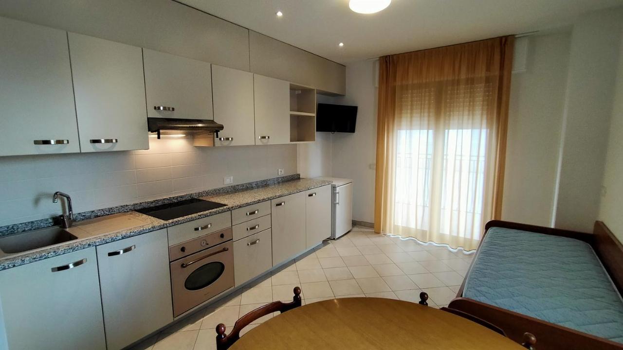 Residence Alla Rotonda Lido di Jesolo Zimmer foto