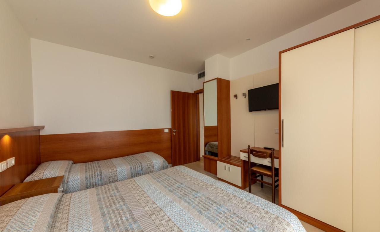 Residence Alla Rotonda Lido di Jesolo Zimmer foto