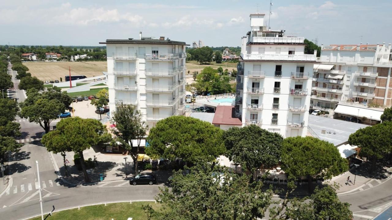 Residence Alla Rotonda Lido di Jesolo Exterior foto